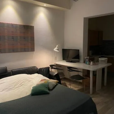 Cosy Modern Flat Private Patio Daire Floransa
