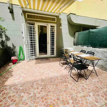 Cosy Modern Flat Private Patio Appartamento Firenze